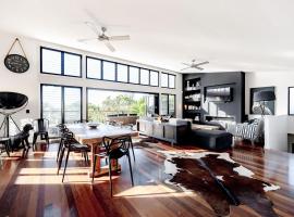 Viesnīca Absolute Beachfront House with Pool & Views pilsētā Marcus Beach