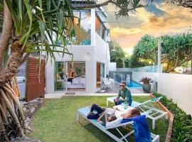 The Boat House Luxury Beachside with Heated pool