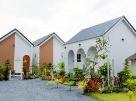 Baan Iris Salaya, hotel in Salaya