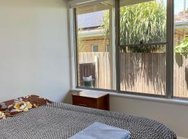 Budget-friendly room near Sunshine Station to CBD, hotel en Sunshine