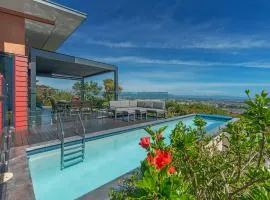 Pohutukawa House - Views, Pools, Serenity!