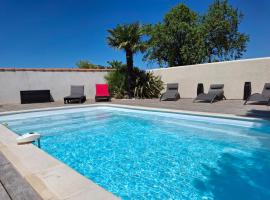 Villa avec Piscine à 15 min de La Rochelle, Proche Plages et Commerces - FR-1-706-13, khách sạn ở Angoulins-sur-Mer
