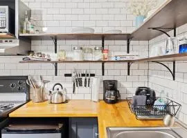 Suite 5 - Quick Walk to Downtown Black Mountain