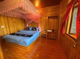Lý Phúc Homestay Quản Bạ – hotel w mieście Quản Bạ
