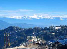 Hotel B-R-O-A-D-W-A-Y - Residency Mall Road Mountain Valley View Darjeeling - Luxury & Spacious - A Top Rated Premium Room, hotel in Darjeeling