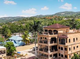 Large 12 Bedroom Luxury Villa for Groups Or Families - Pool, Pool Side Dining Hall, Private beach, huisdiervriendelijk hotel in Saint Annʼs Bay