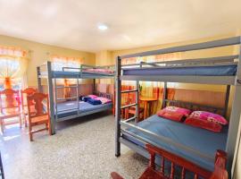 Baguio Staycation with Mountain View, hotel in La Trinidad