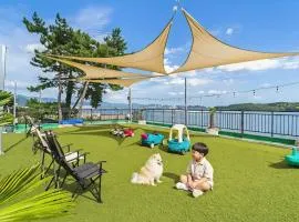 Namhae Spring, Summer, Fall, Winter Pet-