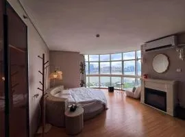 Shanghai Hills & Panorama River Suite Close to Metro Line 4
