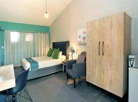 The Chameleon Stay @107, hotel a Centurion