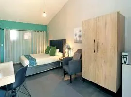 The Chameleon Stay @107