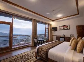 Pine Resort Kasauli # A Complete Resort away from City Hustle