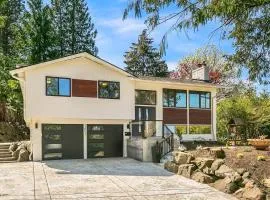 Family-Friendly Modern Home Mercer Island Garden