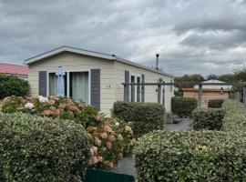 Chalet Sea Shell - Near the Beach in Petten, Hotel in Petten