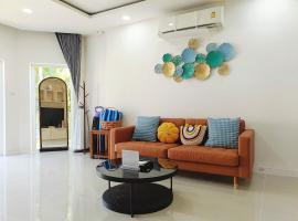 Pattaya South में 3BR Pool Villa Beach Access Patumnak Hill, पालतू जानवरों के अनुकूल होटल