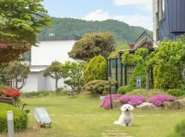 Hongcheon noilgangmaeul Pet Pension