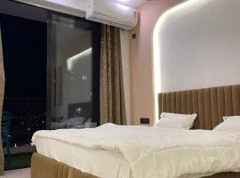 omaxe mini hazratganj