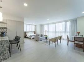 Studio unit in Panama City with stunning Park View