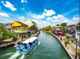 Jonker Home 2 Walking Distant to Banda Hilir