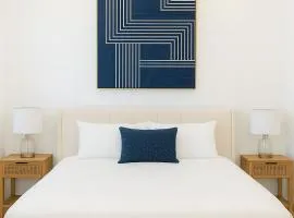 Stunning modern KINGbed pool washer dryer gym