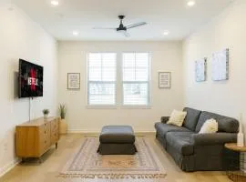 Stunning A plusLocation WorkerFriendly Washer Pool