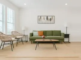 WorkerFriendly Gym Pool WasherDryer A plus Location