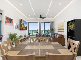 Encantmame Soleil 1BR lockoff sleeps 4, hotell i Playa Encanto