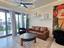 Encantame Soleil 1st floor 2Br lockoff Sleeps8, hotell i Playa Encanto
