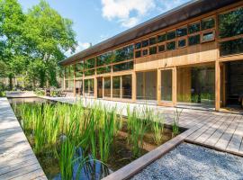 Lovely Home In Gorssel With Private Swimming Pool, Can Be Inside Or Outside, hotel en Joppe