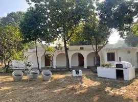 5 Minutes from Airport- Farmify - Peaceful Village Farmstay