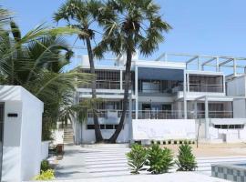 Alamparai Villa - Private Pool, Luxurious 4BHK With River Access, hotel en Kottaikadu