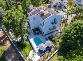 Gorgeous Home In Opric With Sauna