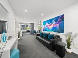 2BR Apt Gungahlin Square Luxe Super Central Wifi Wine Secure Parking