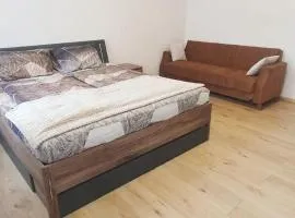 Comfy One Bedroom Fifteen Minutes From Center Enkplatz U Three