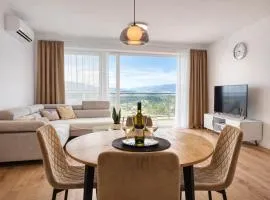 Modern Smart Apartment, Garage & City View