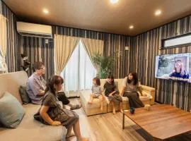 貸切新築ヴィラ l 最大9名 l 小田原城徒歩14分 l 無料P l 箱根板橋駅徒歩9分 l Private Villa Minamicho Odawara