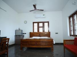 OASIS LAXURY AND BUDGET HOMESTAY with 3 different rooms、Chakkarakkalのホテル
