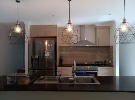 Victoria Point King bed room & Breakfast