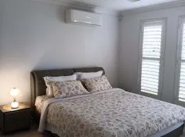 Victoria Point King bed room & Breakfast