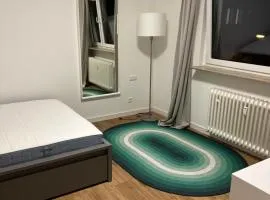 Zimmer in Stuttgart-Zuffenhausen - Gute Lage - Women Only