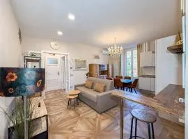 FREE PARK - Elegant Two-Bedroom Apartment with Balcony