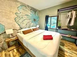 House Sea Front view - Swimming Pool