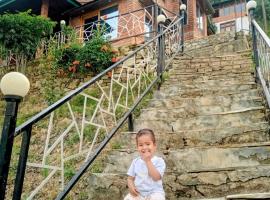Family Farmstay, hotel i Kullu