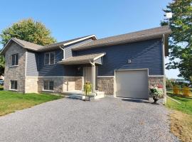 BizLodge Napanee Hillside Bayview Group And Family, hotel em Deseronto