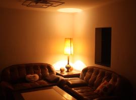 Ferienwohnung mit Terrasse in der Nähe vom Golfplatz, hotel en Egmating