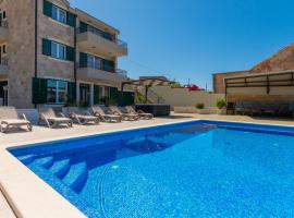 Villa Sestic-Makarska by Villas Guide, hotel i Tučepi