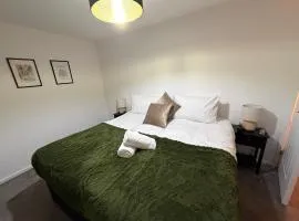 Stafford Cosy Retreat - 2 Bedroom House