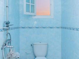 Petite villa avec une terasse à wifak de temara, hotel in Temara