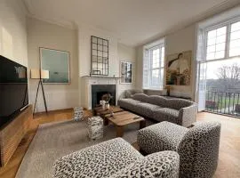 Modern Luxury 4BR Home near King's Garden