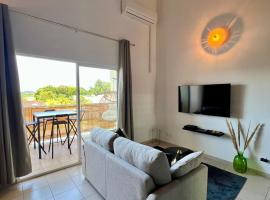Air-conditioned studio with mezzanine in Cayenne, hotel u gradu Kajena